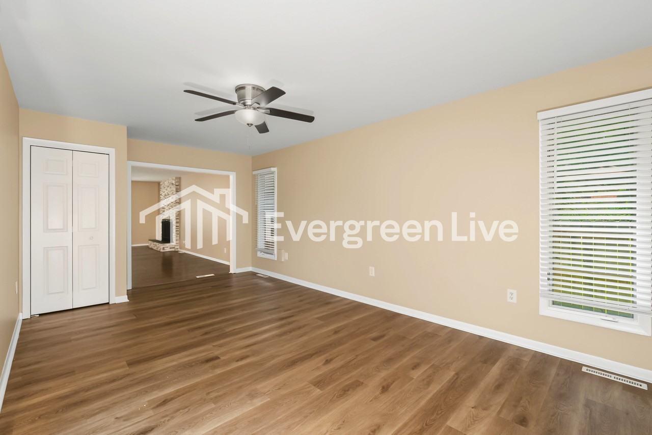 8008 E 93rd Ter - Photo 5 of 15