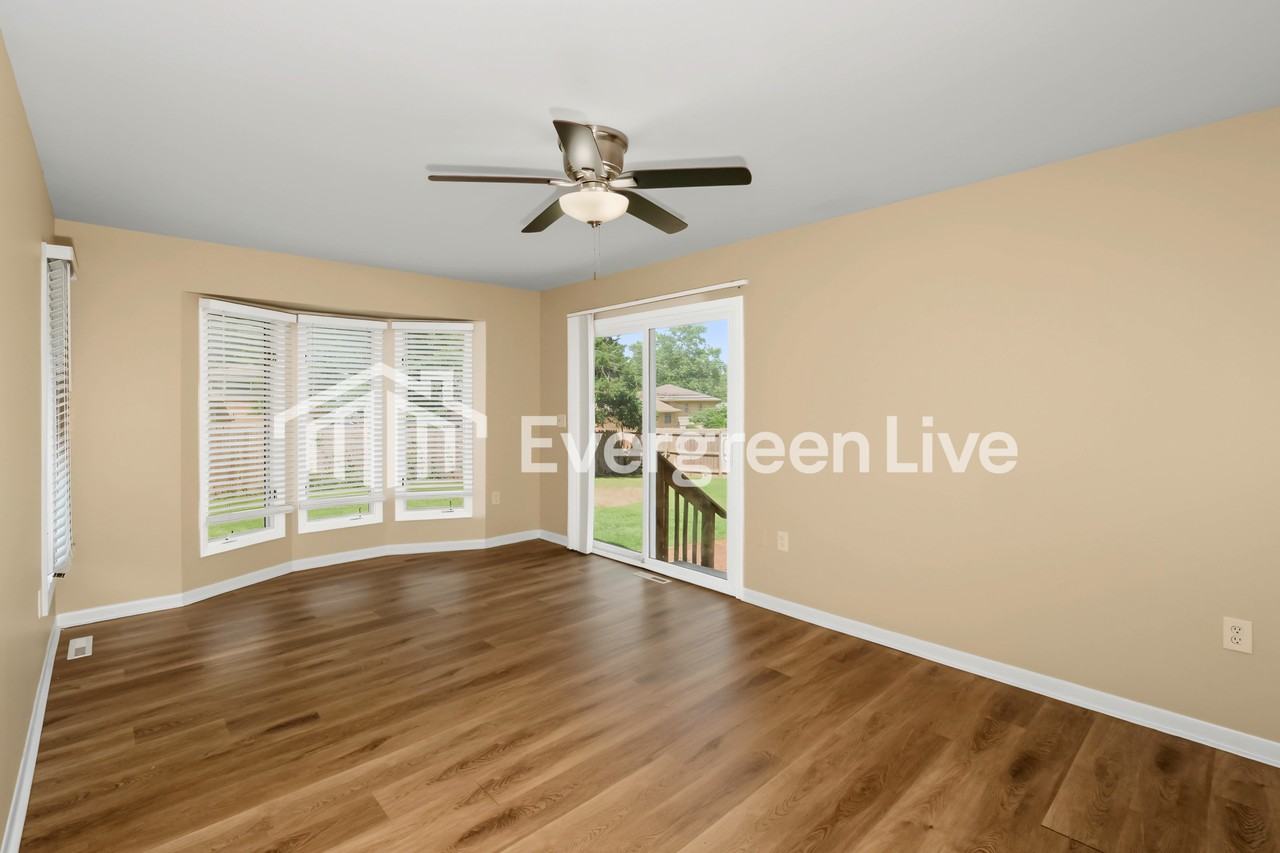 8008 E 93rd Ter - Photo 6 of 15