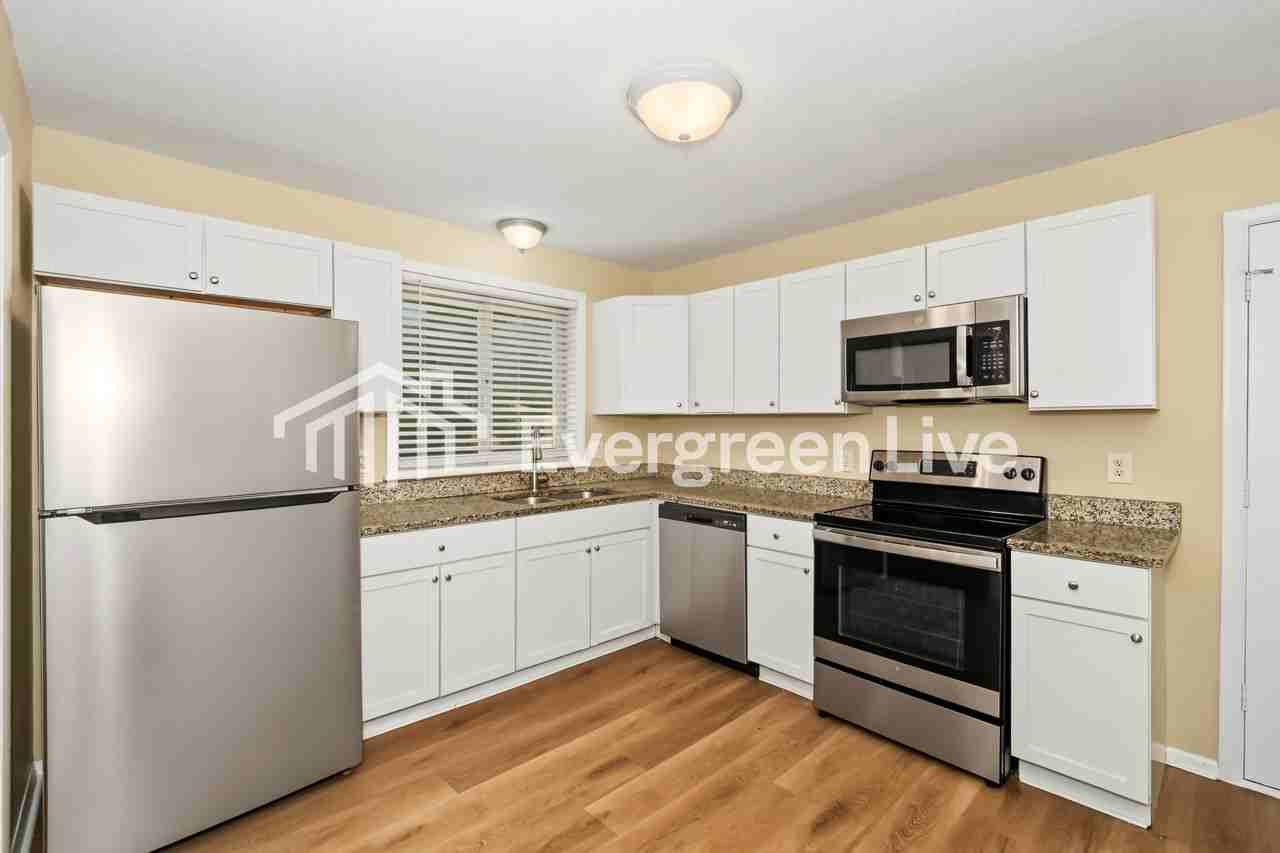 8008 E 93rd Ter - Photo 7 of 15