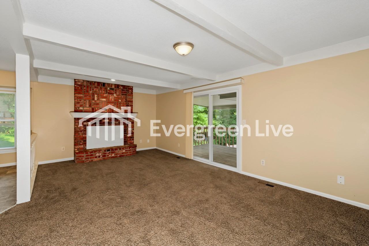 8209 Harris Ave - Photo 3 of 15