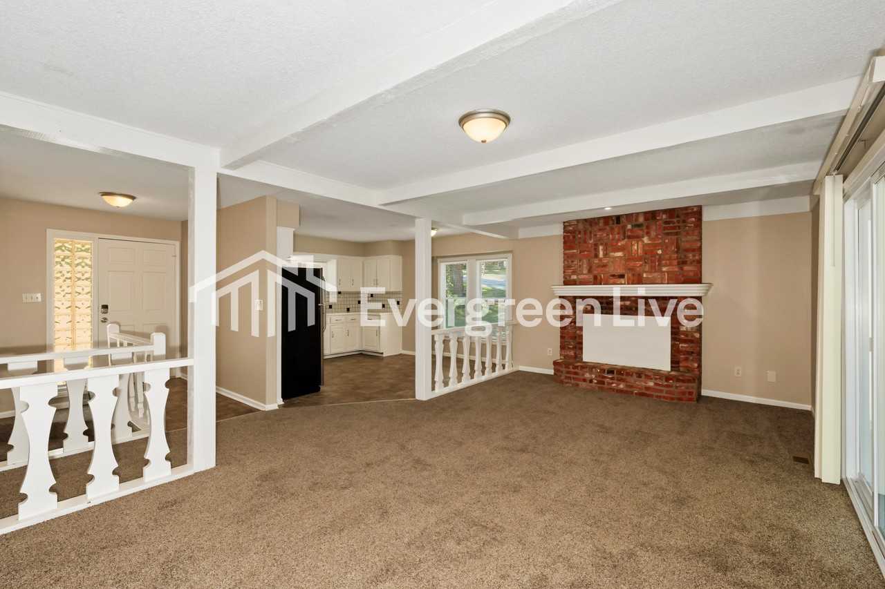 8209 Harris Ave - Photo 4 of 15