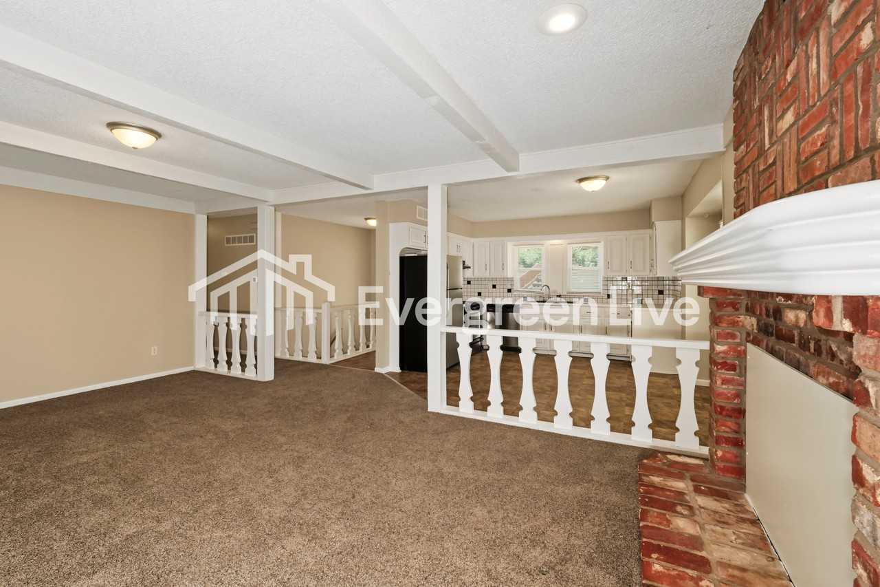8209 Harris Ave - Photo 5 of 15
