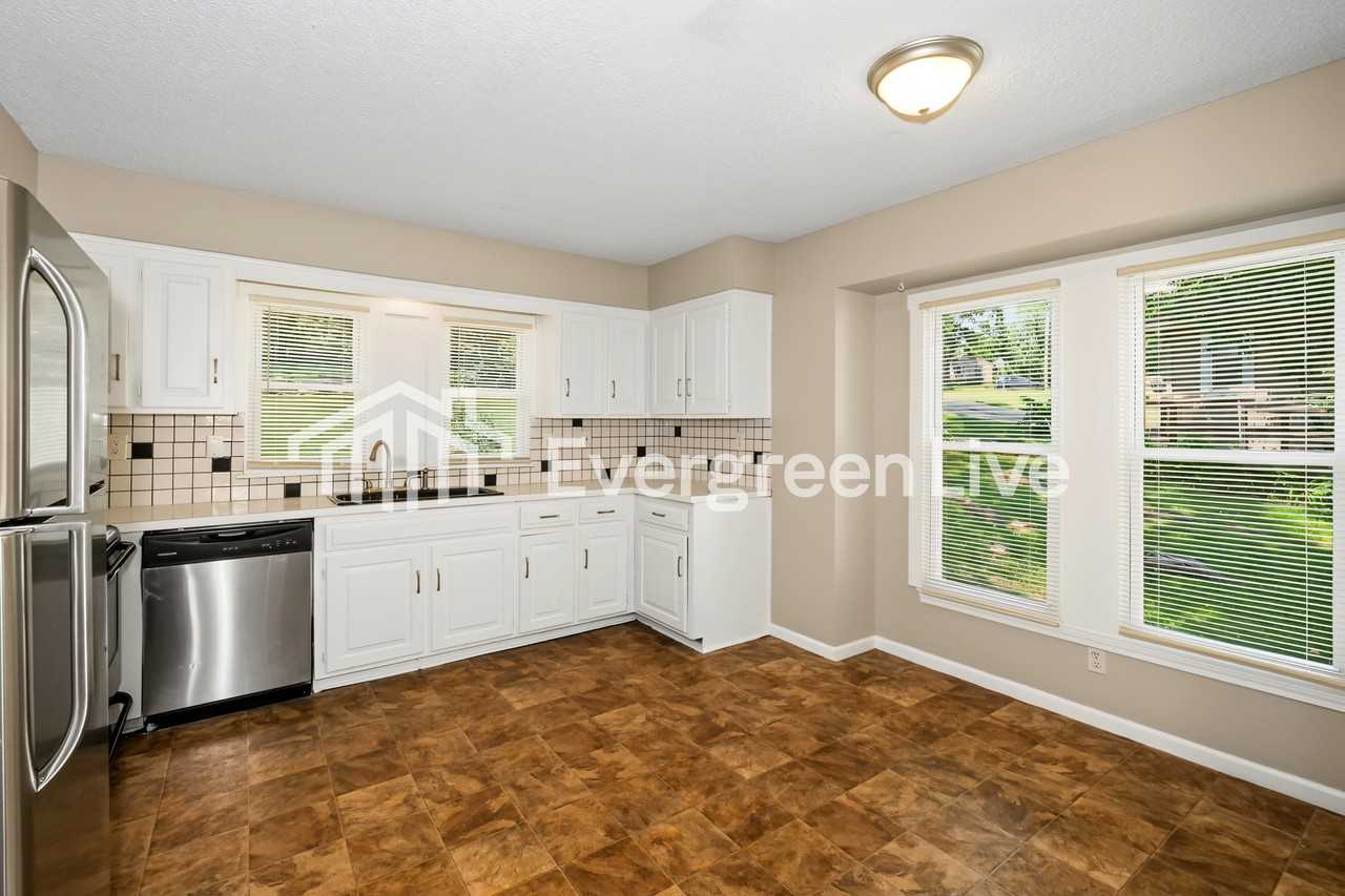 8209 Harris Ave - Photo 6 of 15
