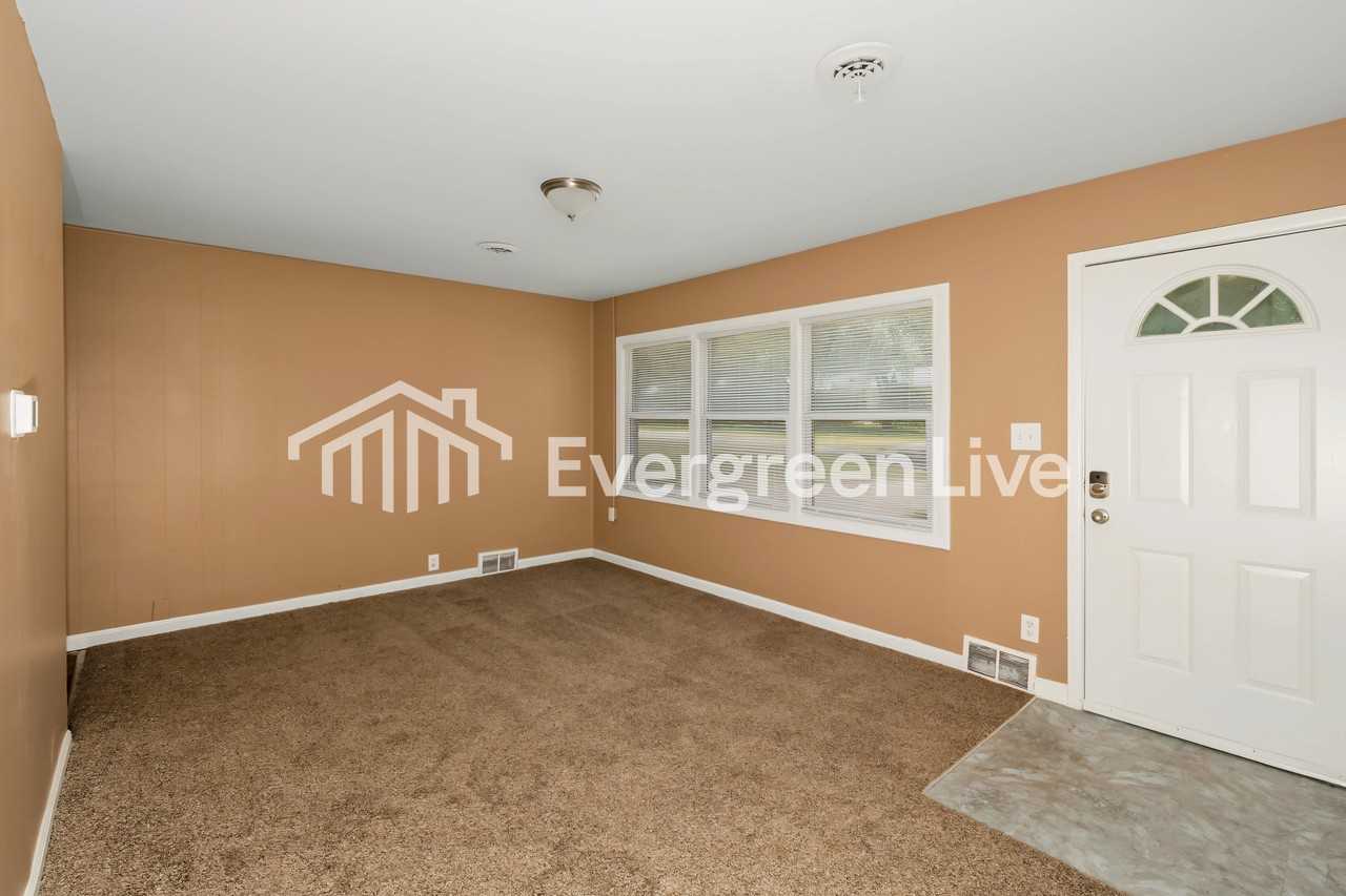 11428 Palmer Ave - Photo 2 of 15