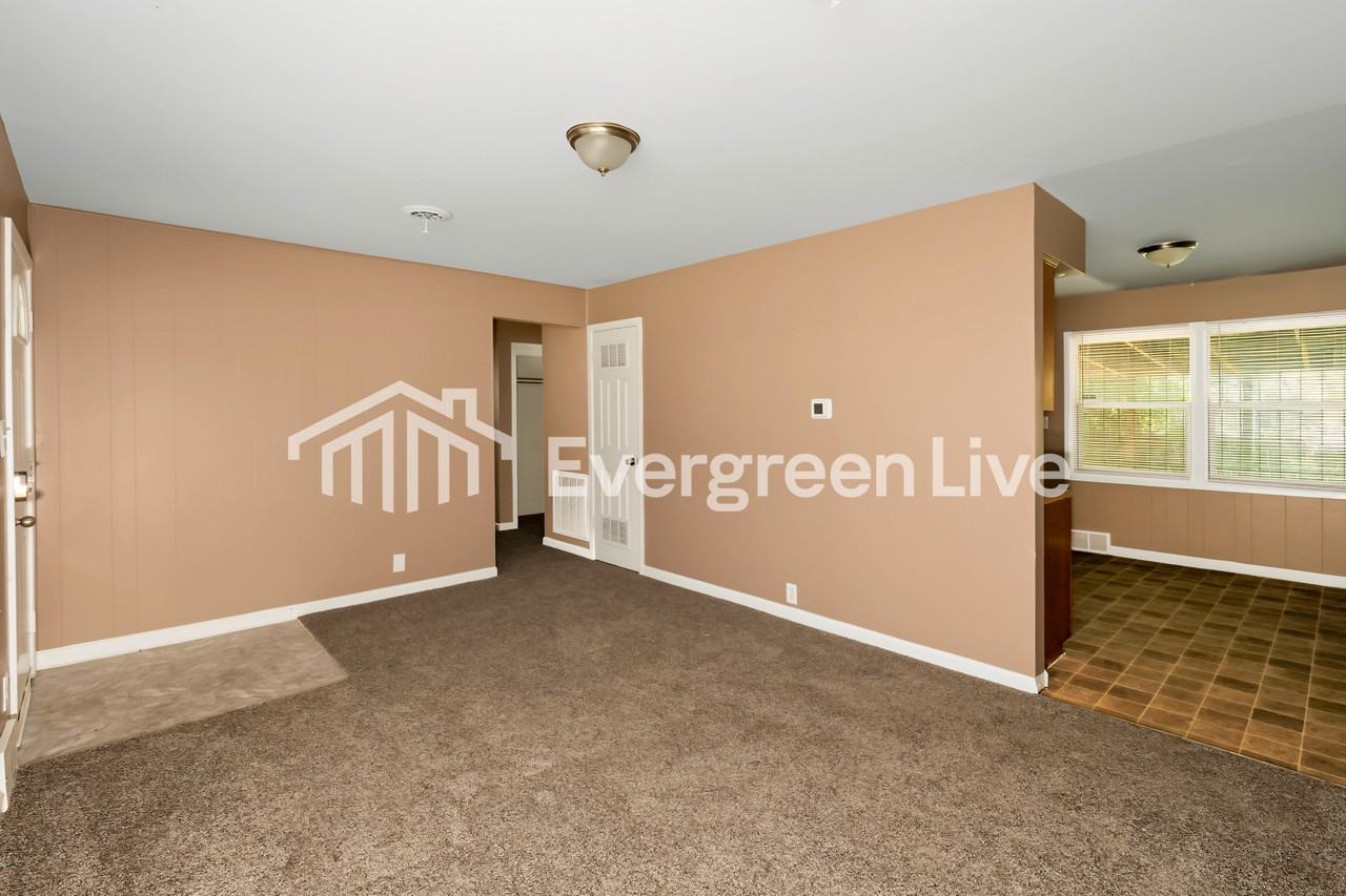 11428 Palmer Ave - Photo 3 of 15