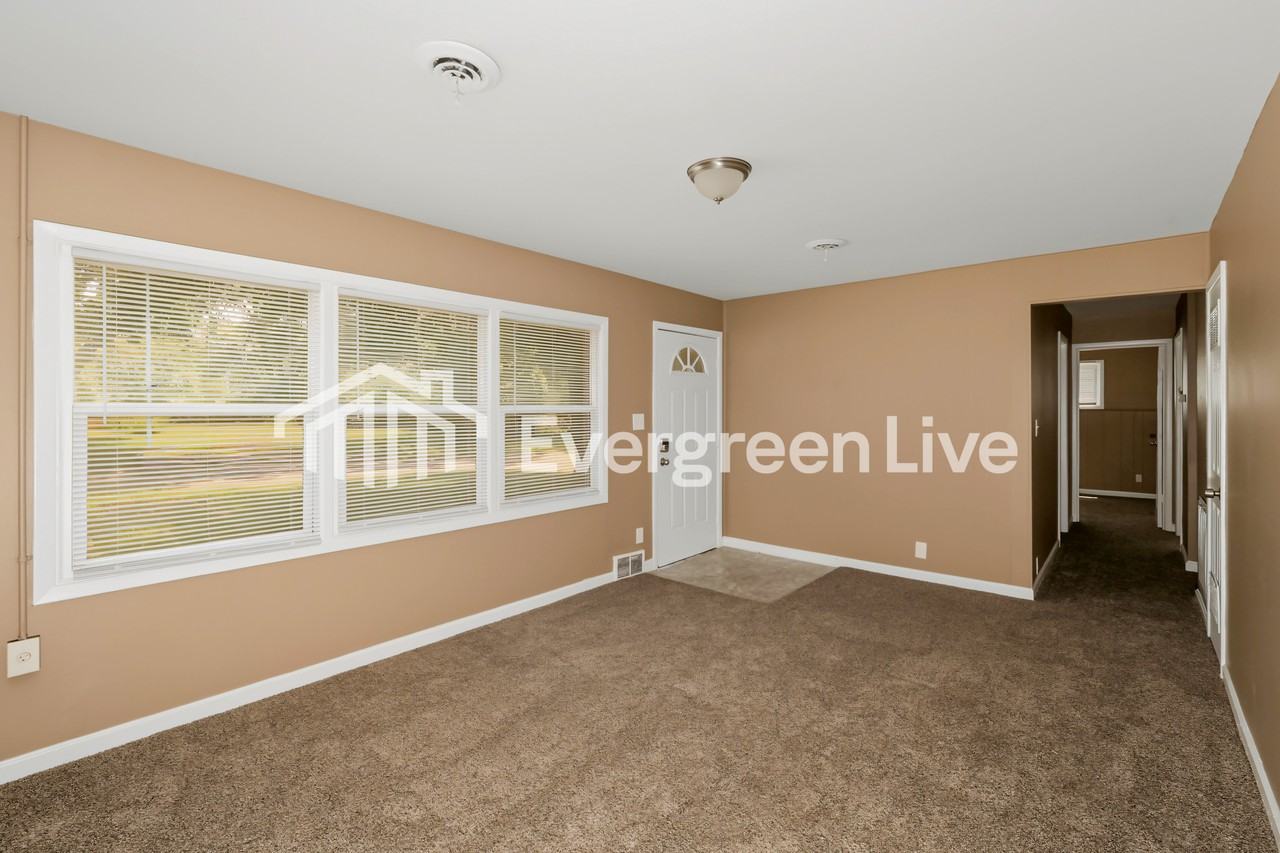 11428 Palmer Ave - Photo 4 of 15