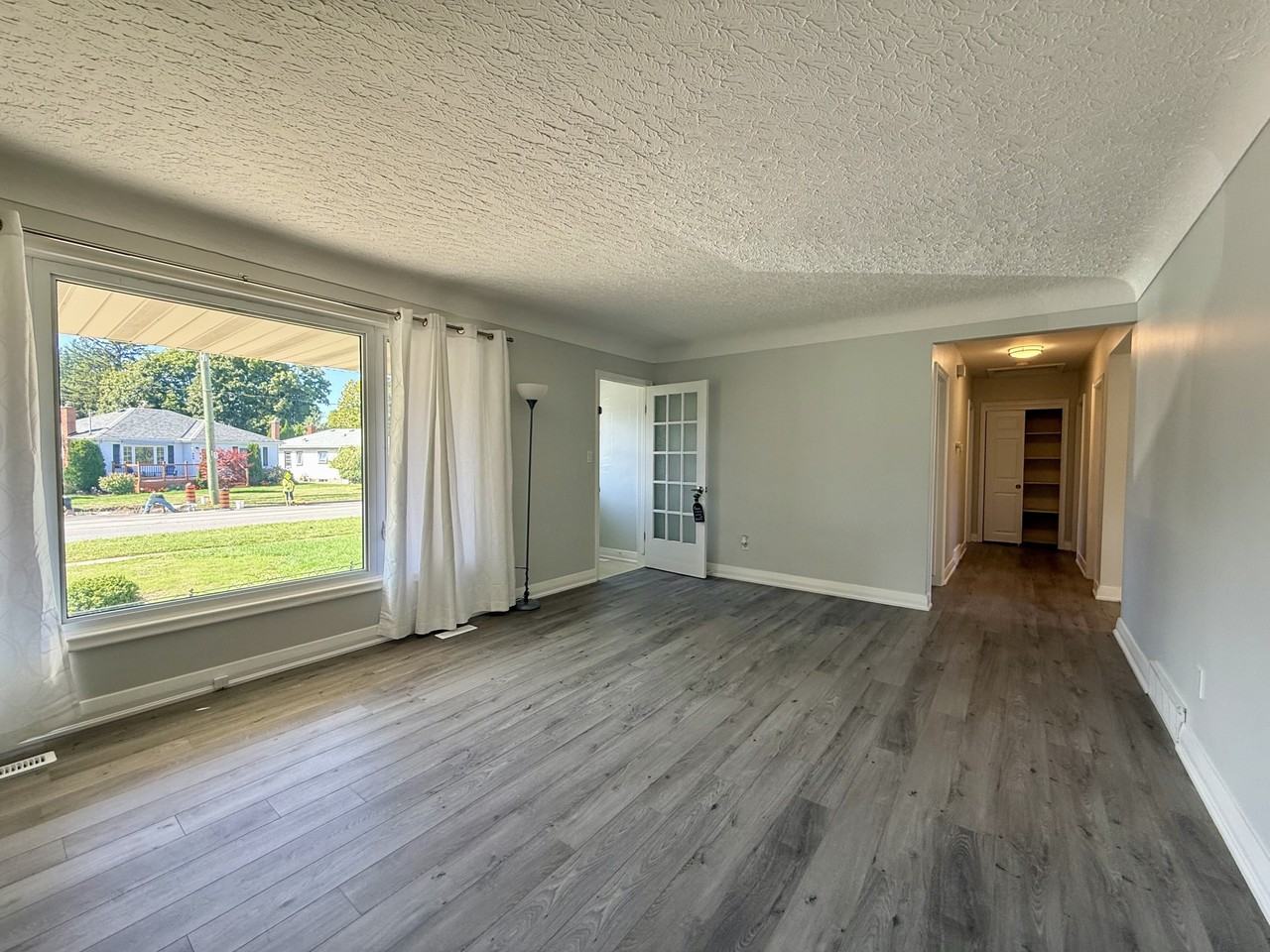 404 Grantham Ave - Photo 4 of 20