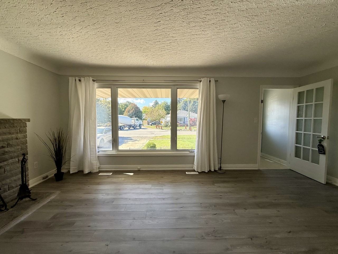 404 Grantham Ave - Photo 5 of 20