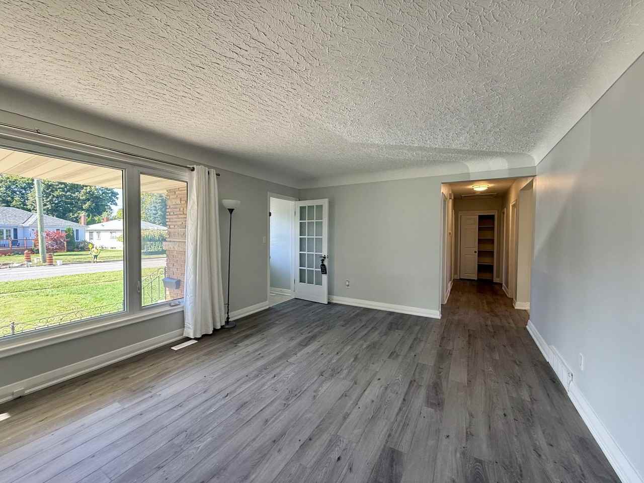 404 Grantham Ave - Photo 6 of 20