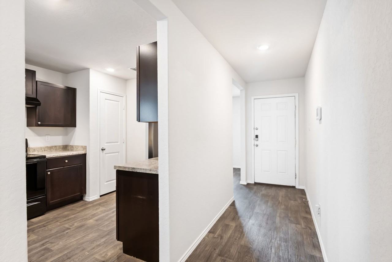 2526 Wentwood Run - Photo 4 of 31
