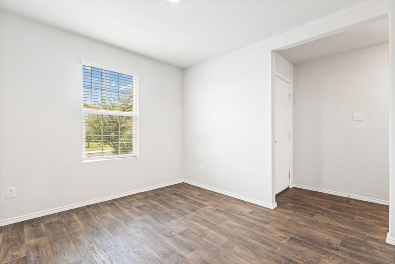 2526 Wentwood Run - Photo 5 of 31