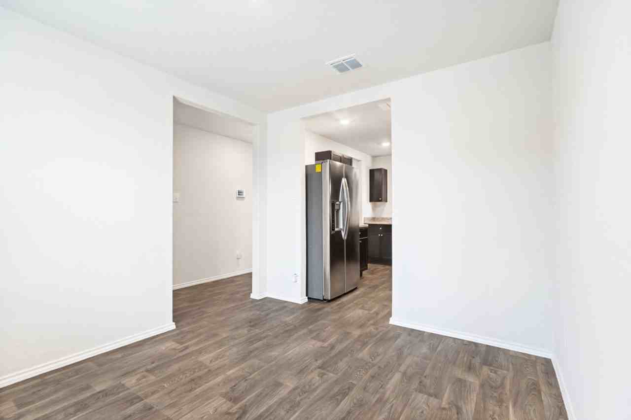 2526 Wentwood Run - Photo 6 of 31