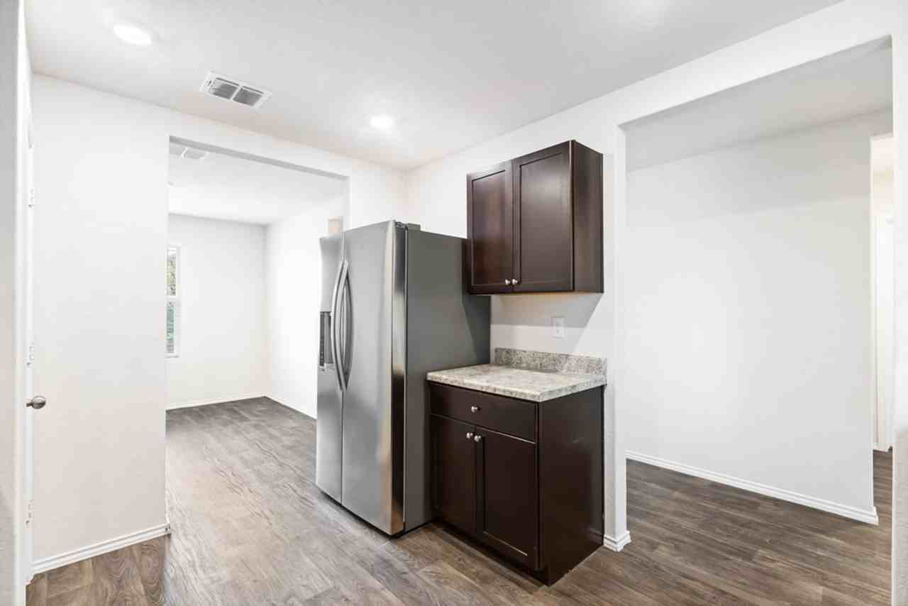 2526 Wentwood Run - Photo 7 of 31