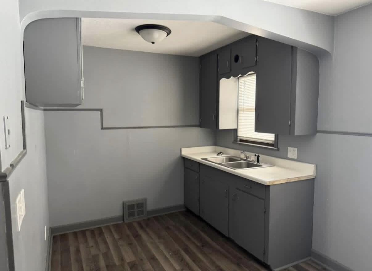 1712 Spring Ave Ne #1712SPRING - Photo 2 of 10