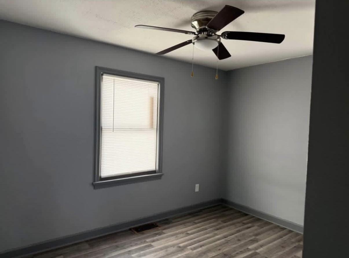 1712 Spring Ave Ne #1712SPRING - Photo 5 of 10