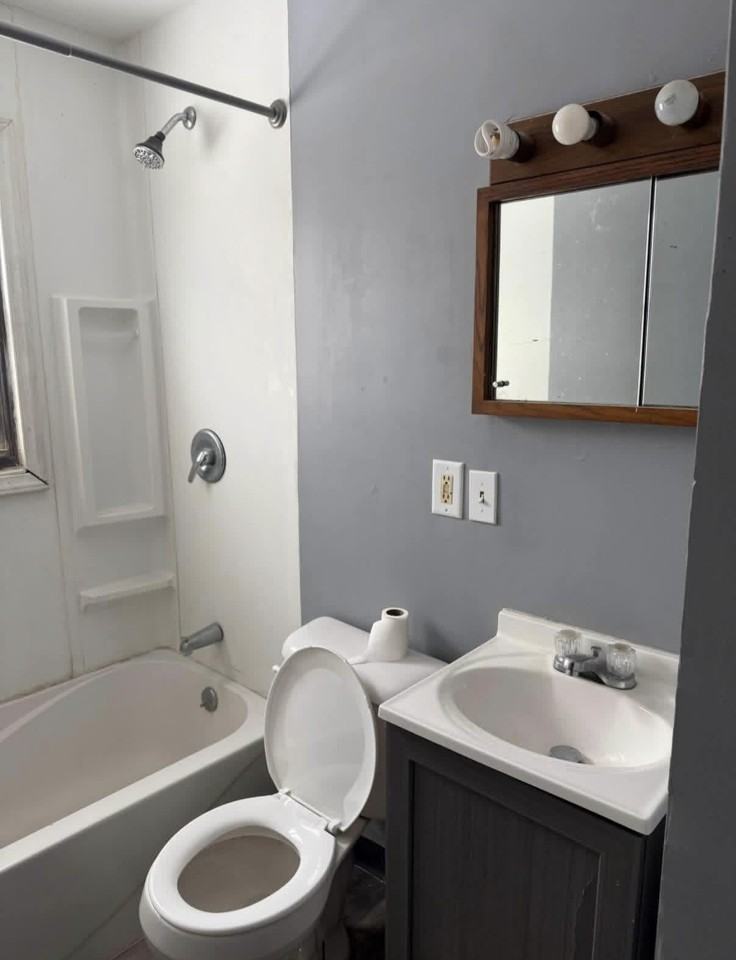1712 Spring Ave Ne #1712SPRING - Photo 6 of 10