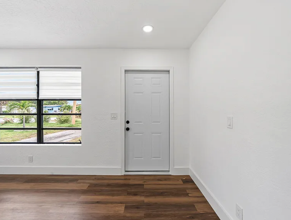 1326 8th St - Photo 3 of 9