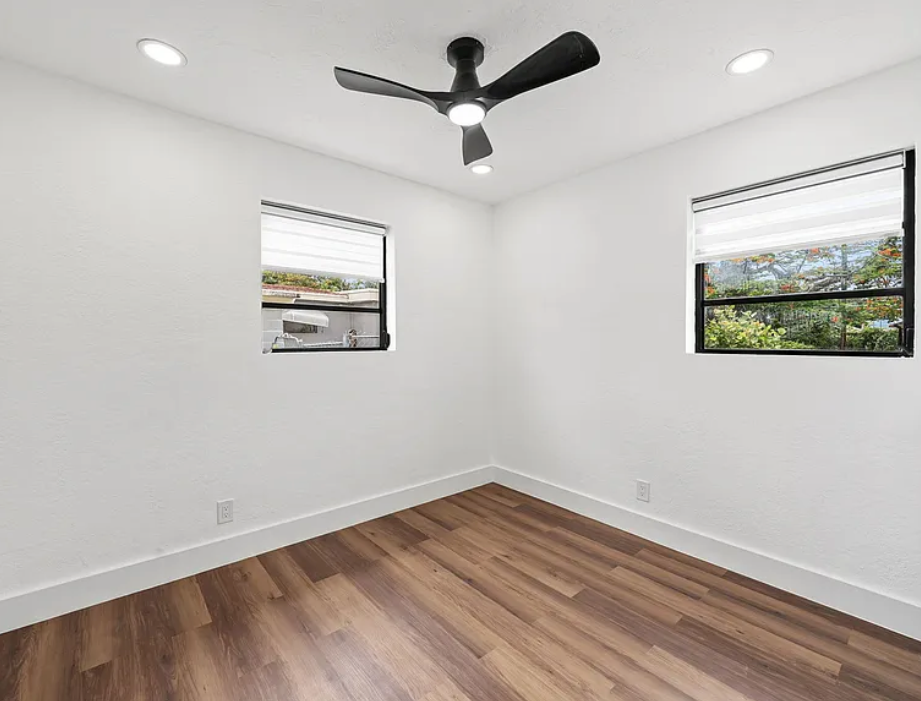 1326 8th St - Photo 4 of 9
