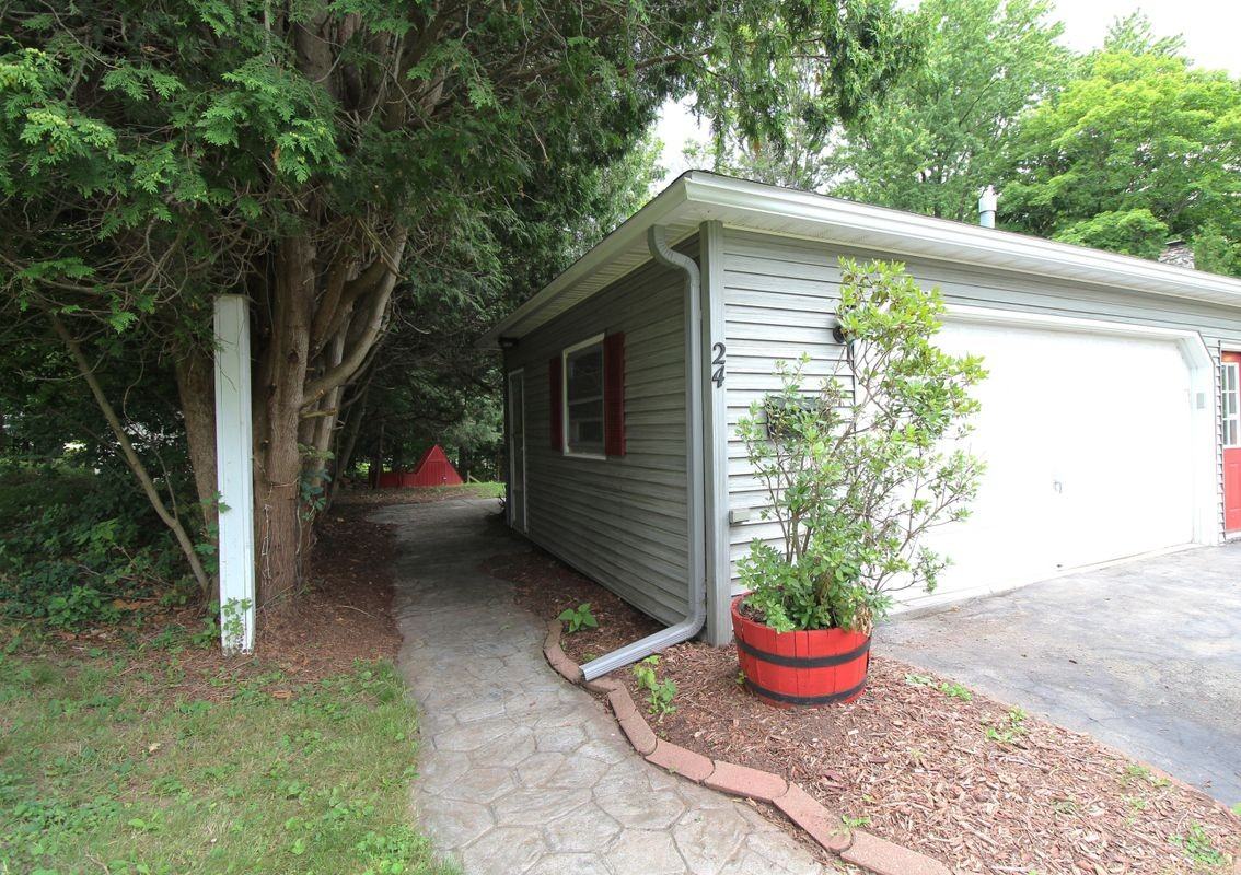 24 Forest Rd - Photo 2 of 39