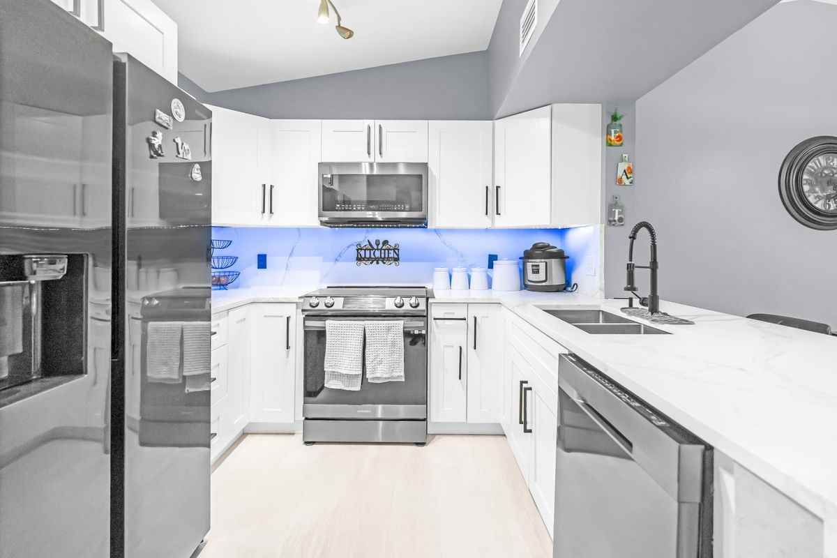 8274 Key Royal Cir ##1033