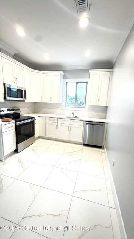 471 Stewart Ave ##2 - Photo 7 of 19