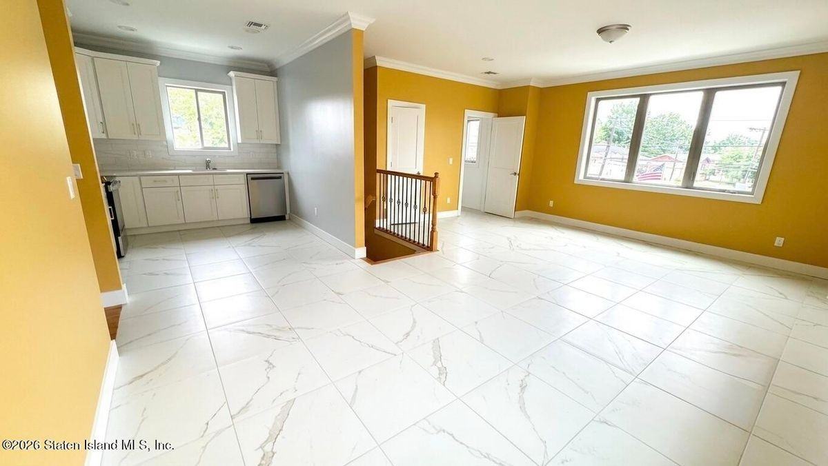 471 Stewart Ave ##2 - Photo 3 of 19