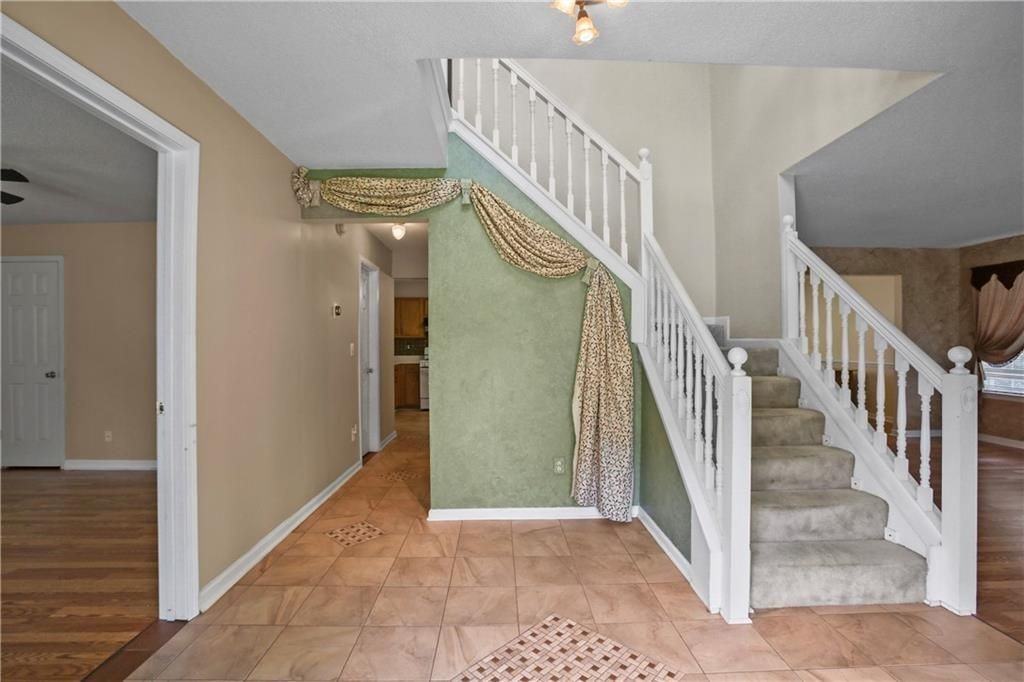 2224 Eagles Nest Cir - Photo 4 of 50