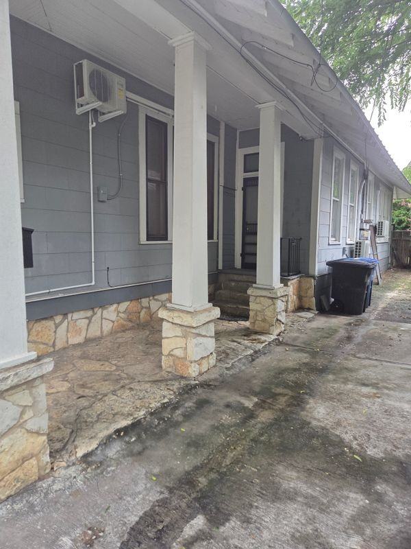 716 E Guenther St ##B - Photo 2 of 14