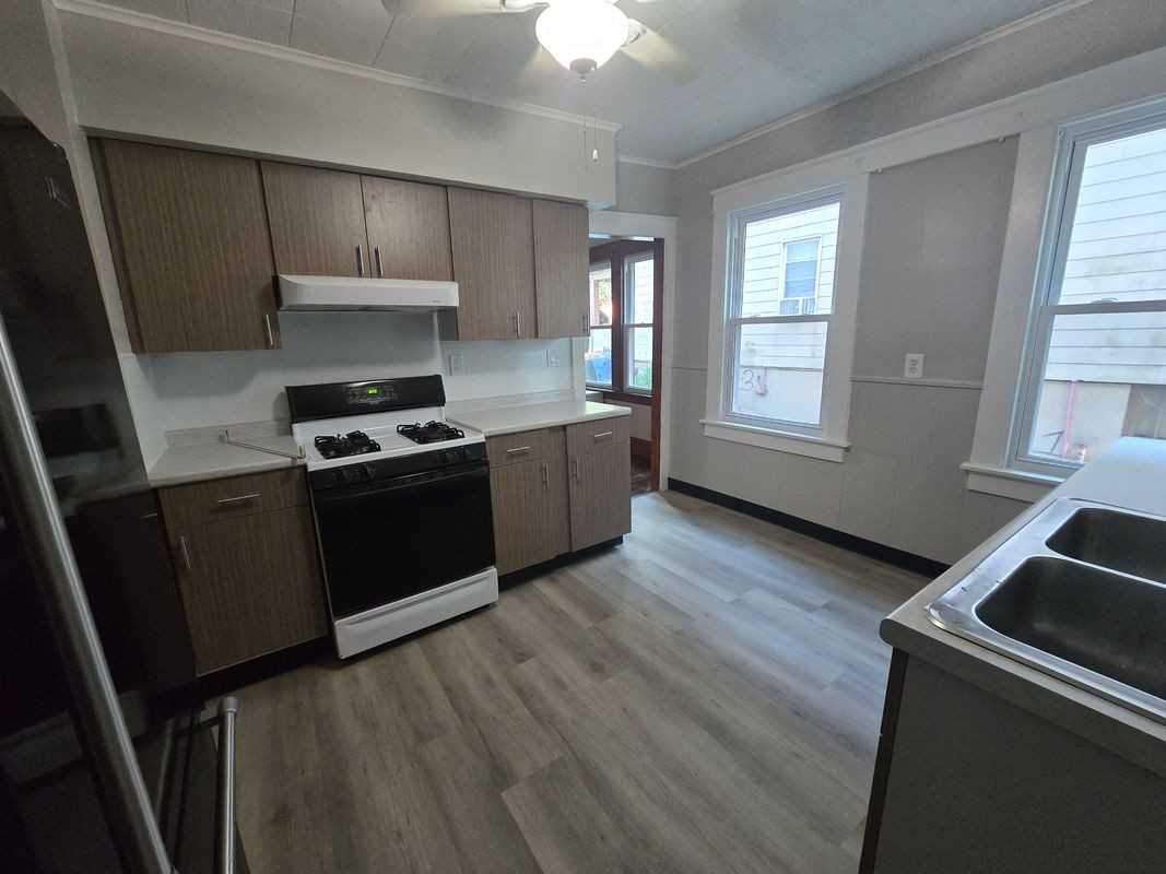 58 Warren St - Photo 5 of 9
