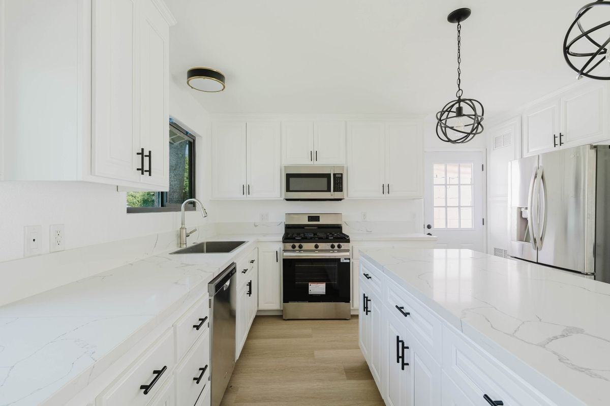 8400 Chimineas Ave - Photo 4 of 29