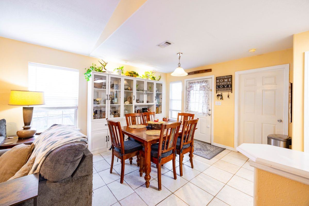 1512 Sandra Cir - Photo 2 of 3