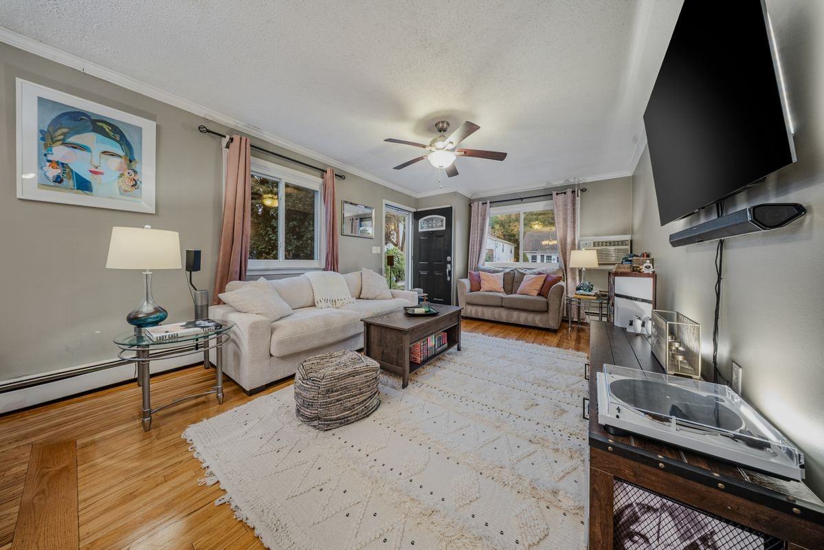 67 Beecher Ave - Photo 3 of 7