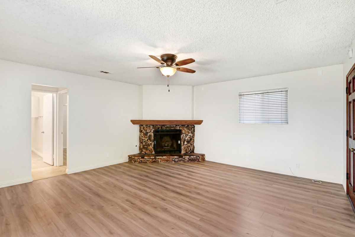 677 N Tulare Way - Photo 4 of 17