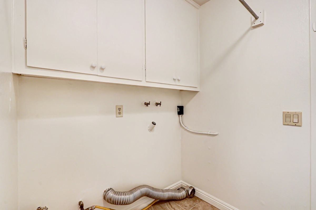 677 N Tulare Way - Photo 7 of 17