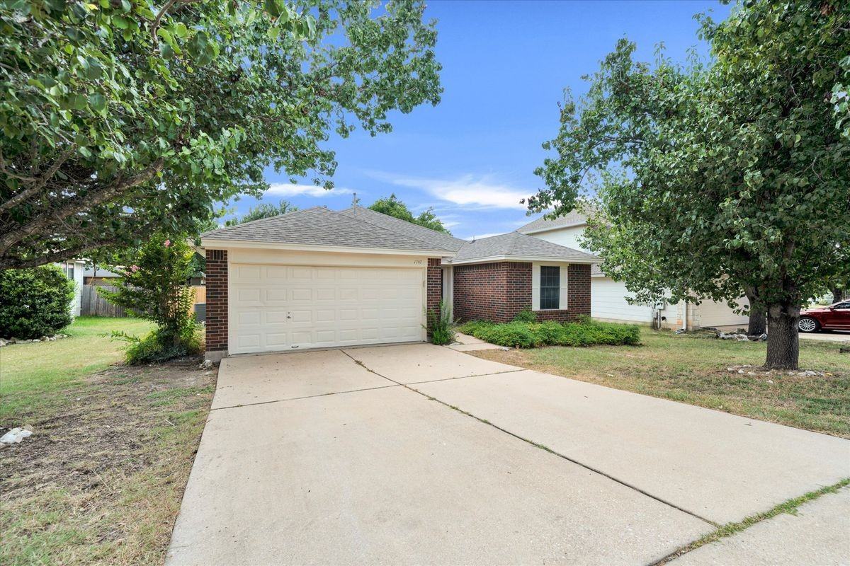 1707 Primrose Ln - Photo 3 of 33