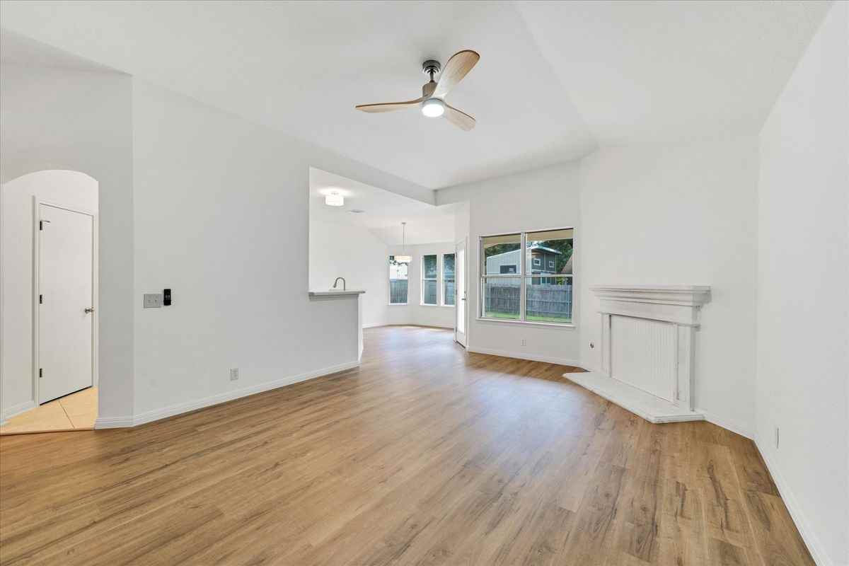 1707 Primrose Ln - Photo 6 of 33
