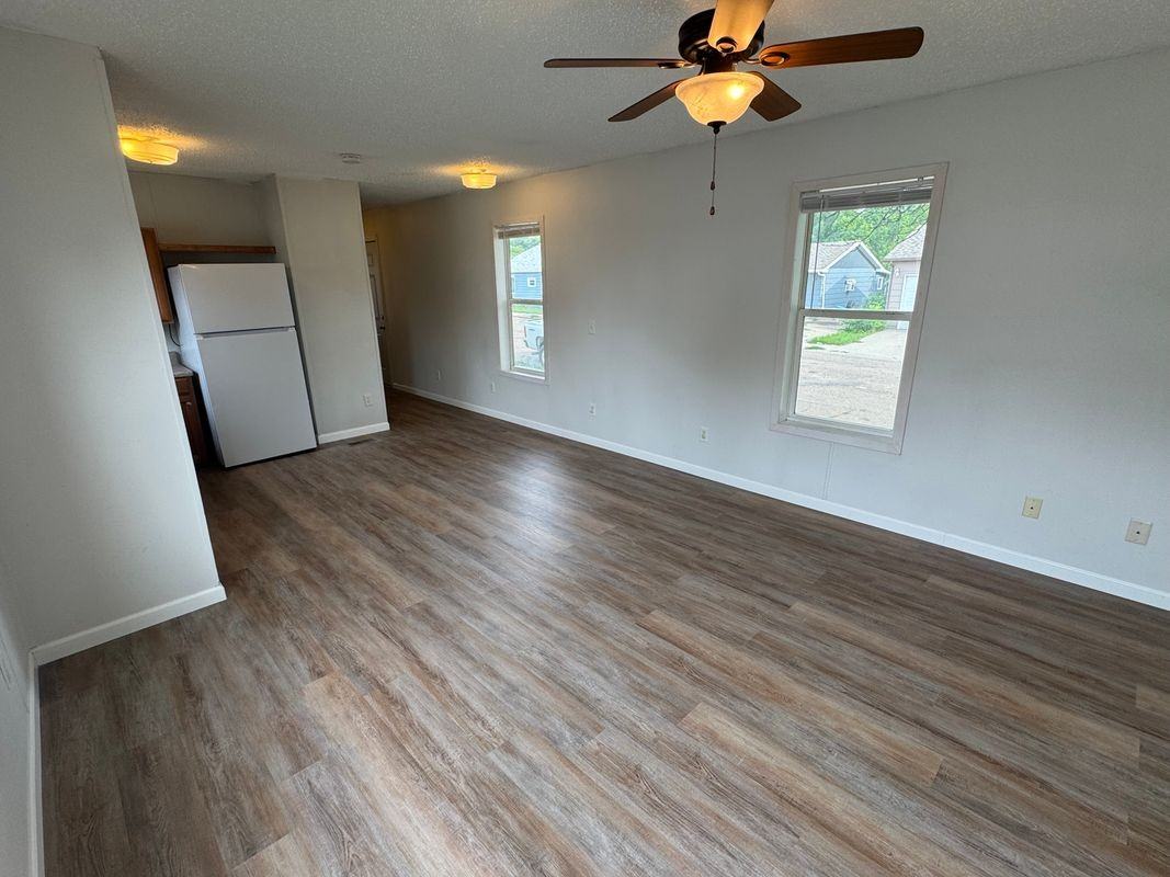 314 Central Ave S - Photo 2 of 9