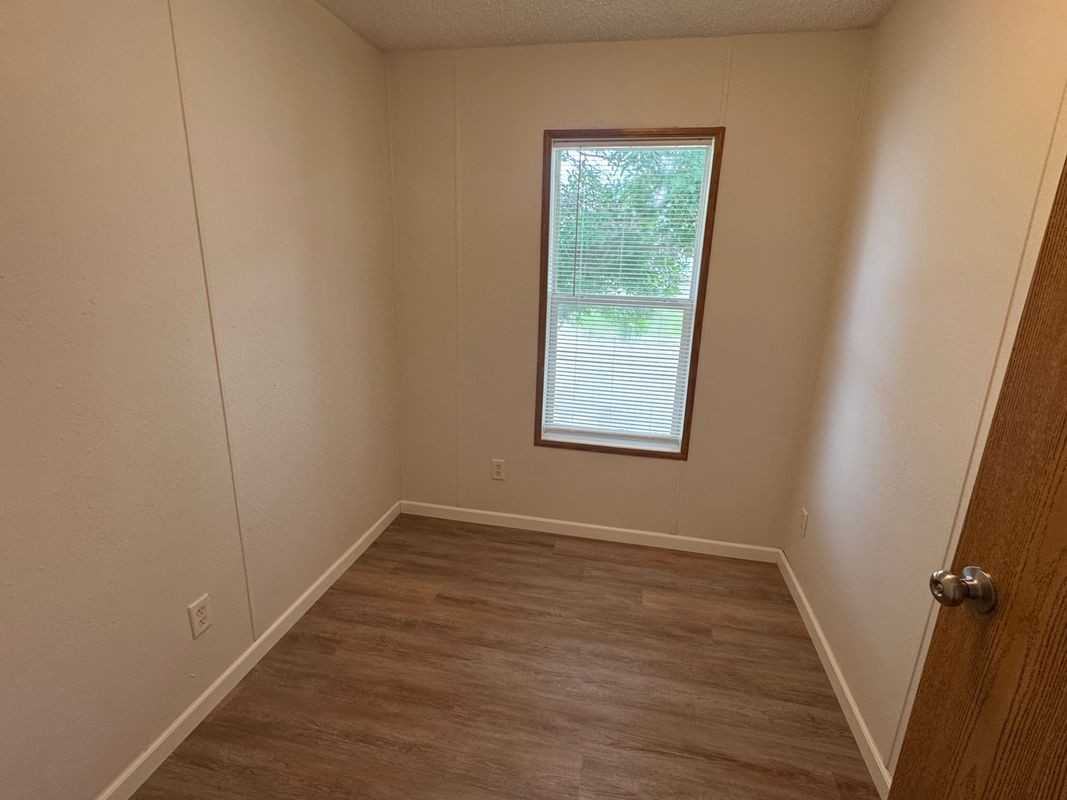 314 Central Ave S - Photo 3 of 9