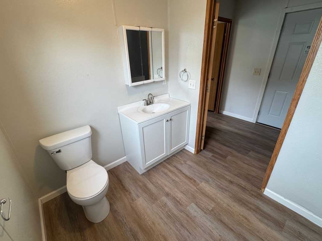 314 Central Ave S - Photo 4 of 9