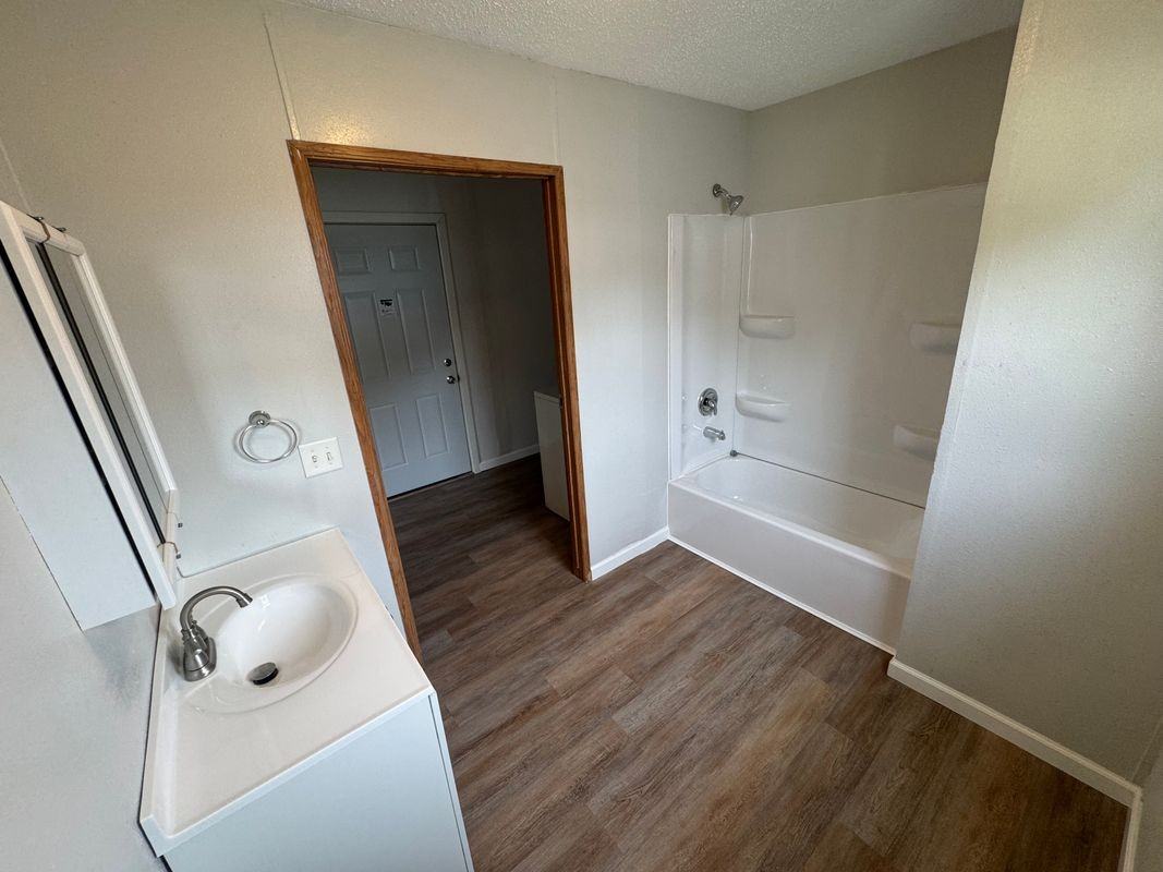 314 Central Ave S - Photo 5 of 9