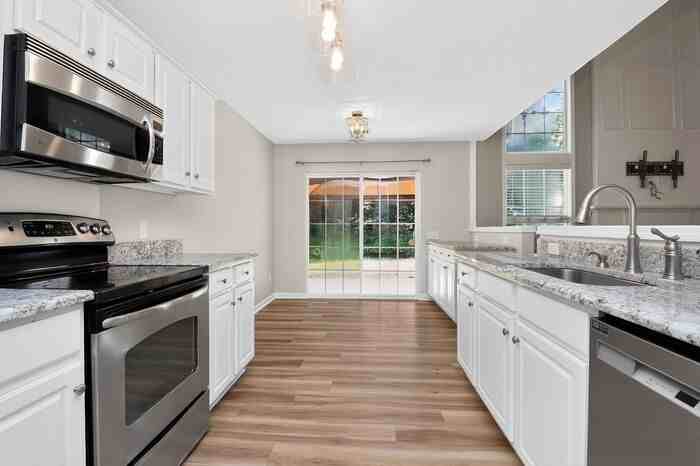 14922 Edindale Dr - Photo 7 of 31