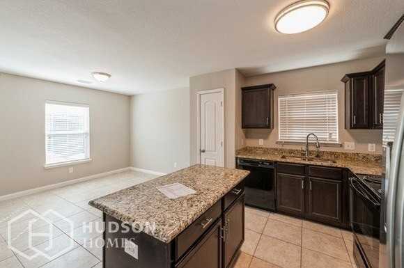 120 Ryan St - Photo 4 of 12