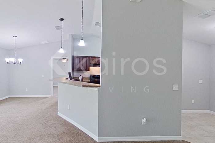 5623 Nw 55th Ave - Photo 5 of 26