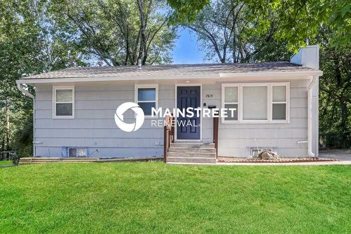 7819 E 47th Ter - Photo 2 of 17