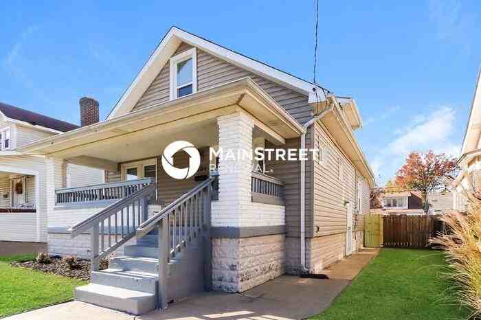 308 S 41st St - Photo 2 of 16