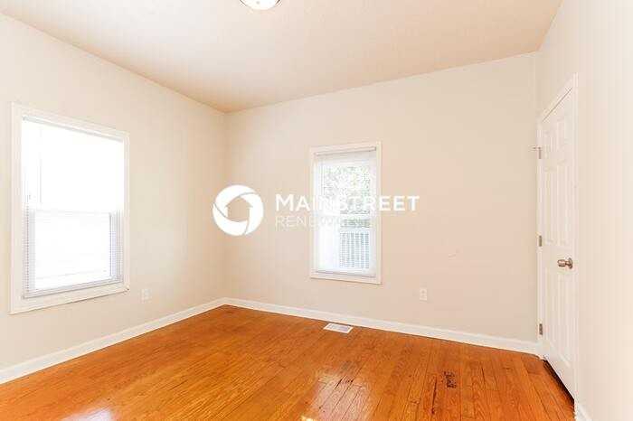 308 S 41st St - Photo 3 of 16