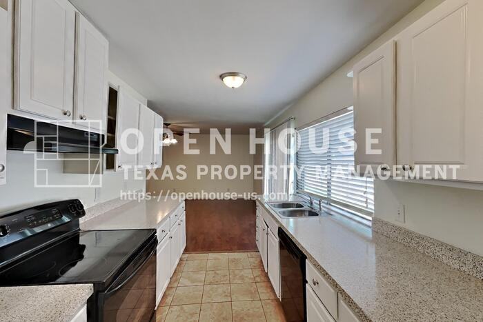 5045 Thompson Dr - Photo 5 of 21