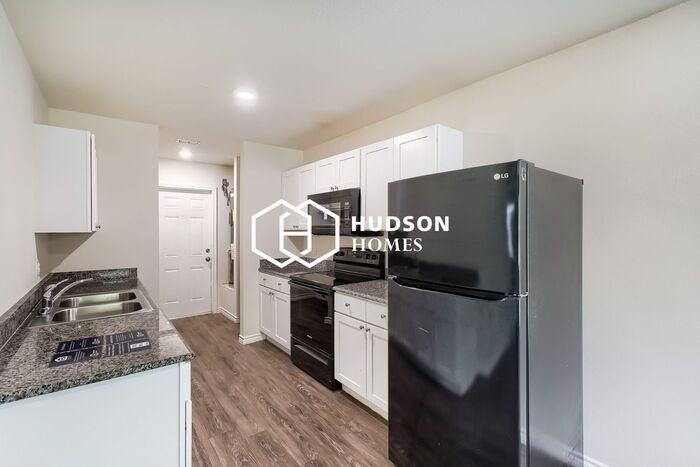 421 Meander St - Photo 5 of 14