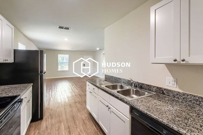 421 Meander St - Photo 6 of 14