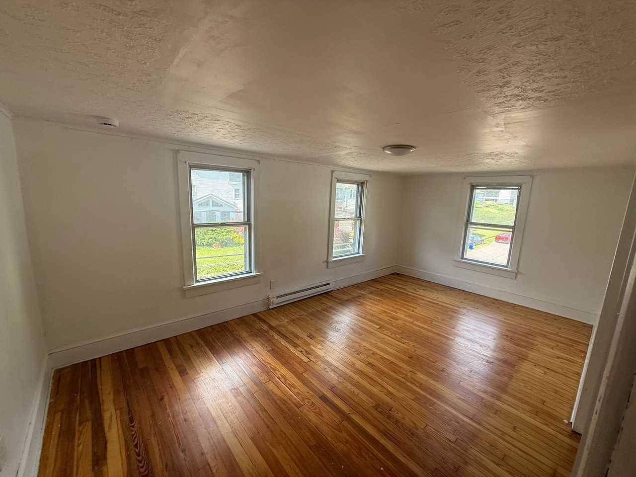180 Panama St - Photo 3 of 11